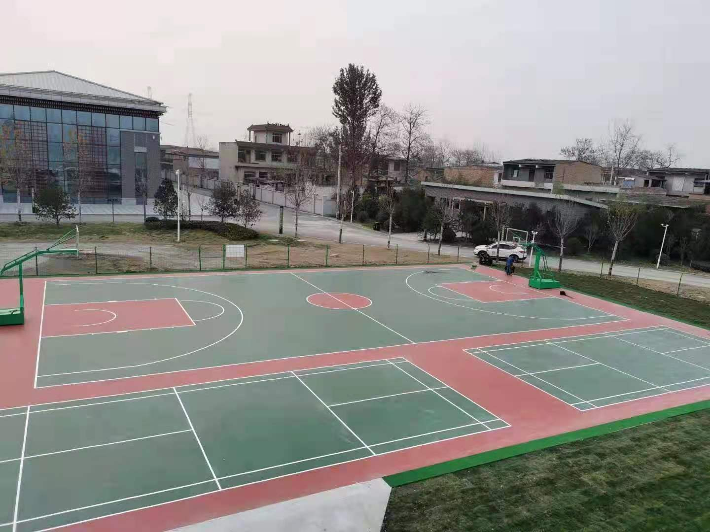 渭南森翔体育-解决某事业单位篮球场场地绿化问题